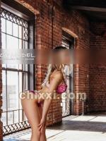 Diana, 26 Jahre alt mit blonden Haaren und BH 75 B - Kategorie: Callgirls und Escort aus Hamburg (Top Model Escort)